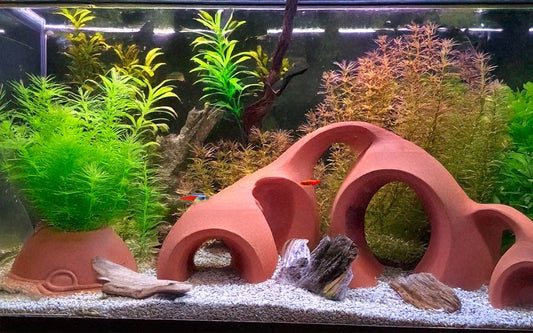 Aquarium statue decoration - Is ceramic safe for aquariums?