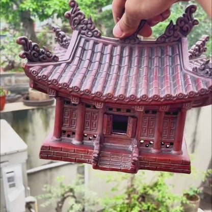 Große Keramik-Pagodenstatue (traditionell asiatisch inspiriert)